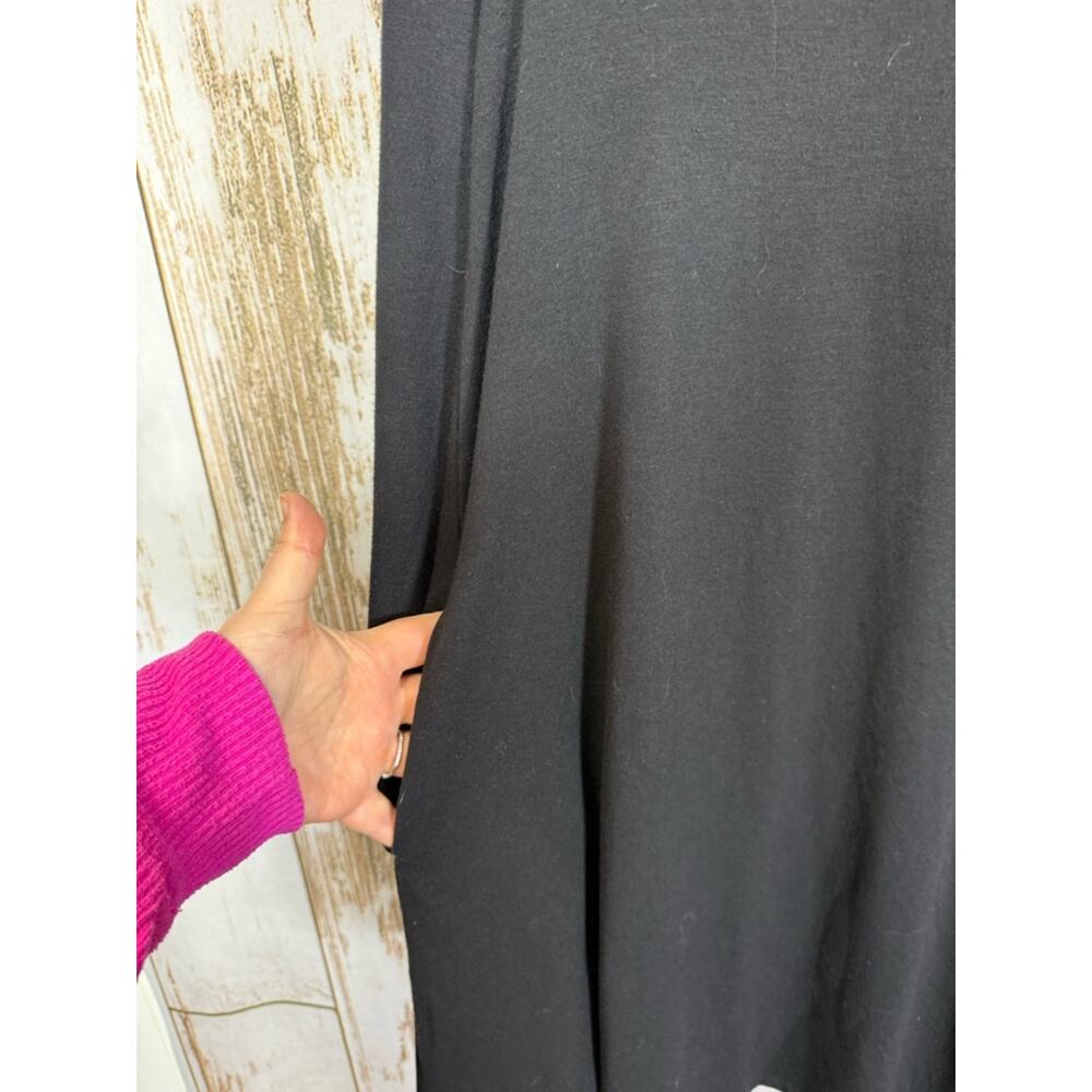 Zenana Outfitters, Black V-Neck Long Sleeve Tunic Dress w/pockets. Size Large. - Picture 2 of 6